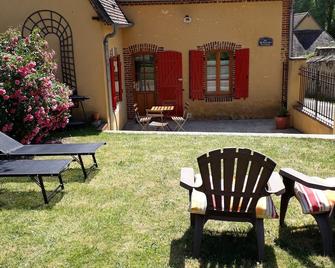 At the heart of the Perche Natural Park, to enjoy nature, calm and rest. - Perche-en-Nocé - Patio