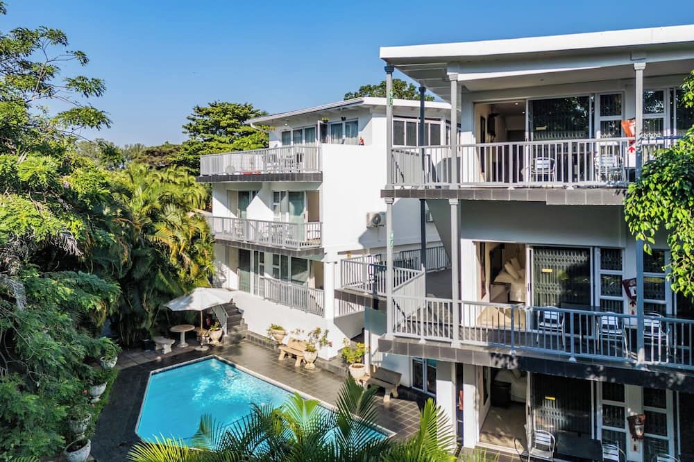 Beside Still Waters Boutique Hotel - אמהלאנגה - בניין