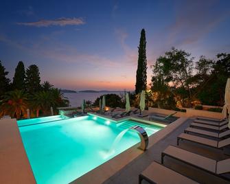 Hotel Moeesy, Blue & Green Oasis - Hvar - Pool