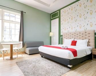 RedDoorz Premium Near Rs Pondok Indah - Yakarta - Habitación