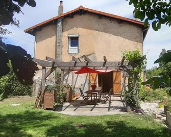 L'Escapade63 - Riom - Patio