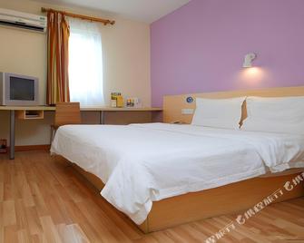7 Days Inn Shiyan Zhangwan Area Government Branch - Shiyan - Bedroom