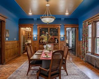 Akrons Werner House Historic 4 Bedroom Luxury - Akron - Dining room