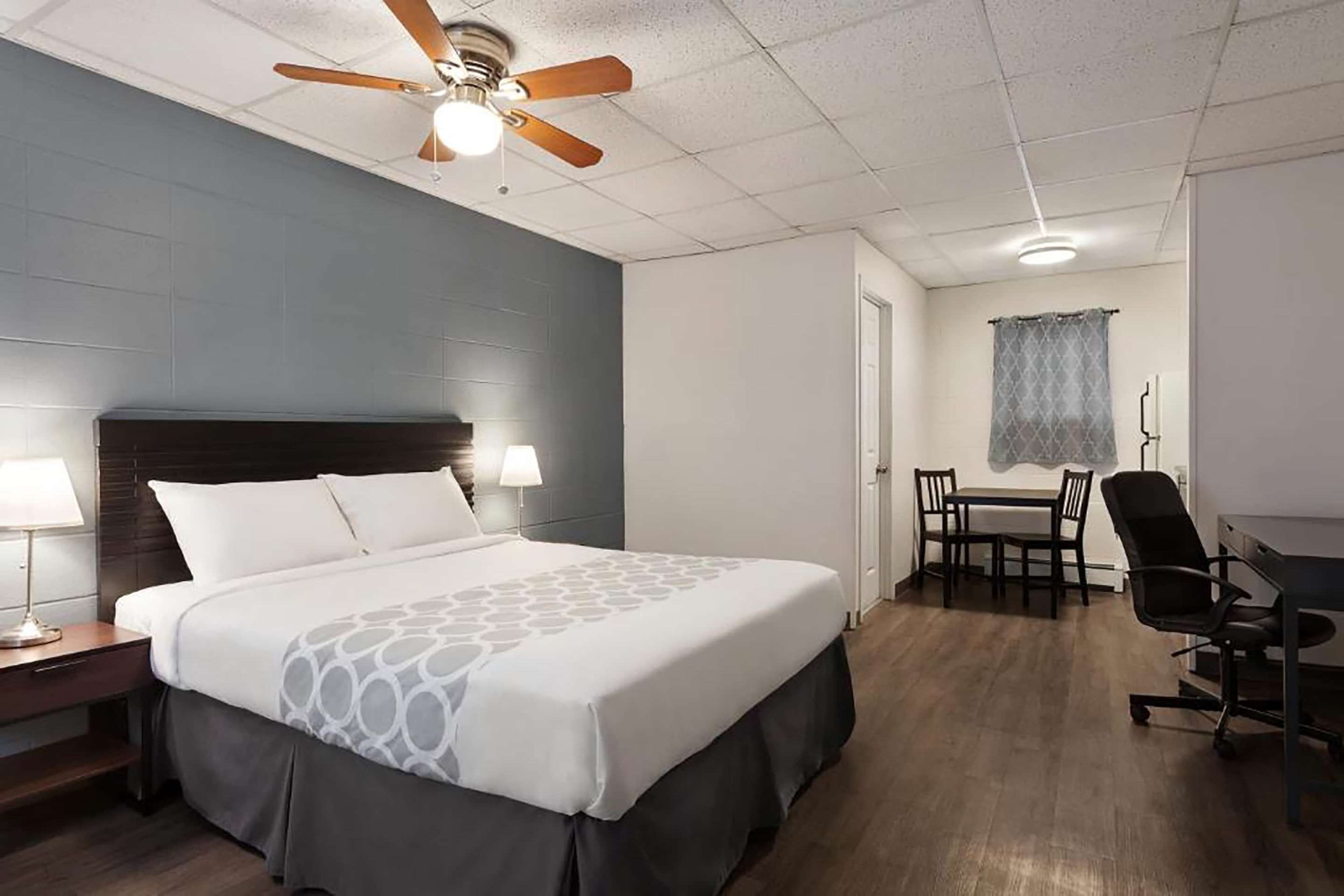 Howard Johnson by Wyndham Grande Prairie - Grande Prairie - Habitación