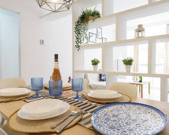 Malagasuite City Centre - Málaga - Dining room