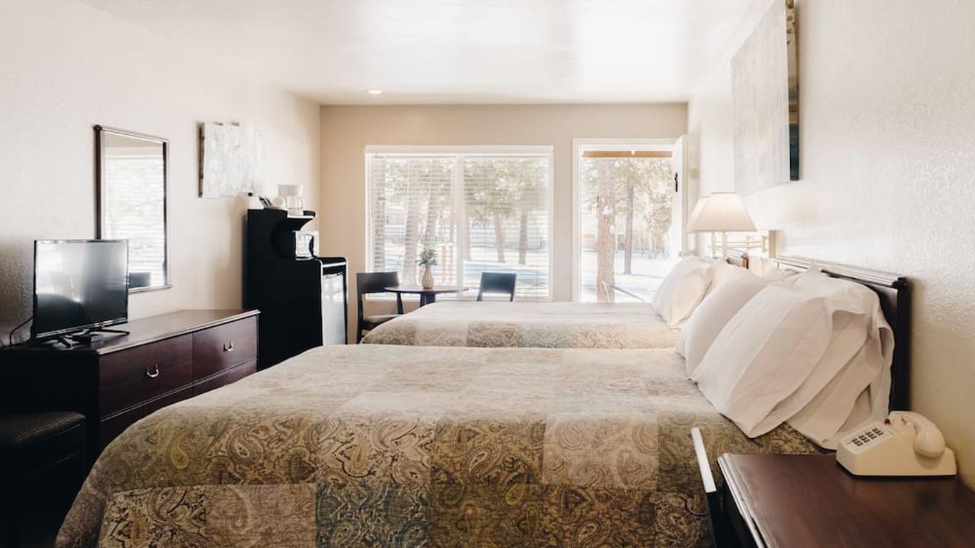 Vintage Lakeside Inn