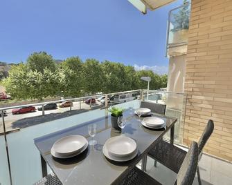 Toplar a - Roses - Balcony