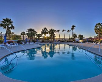 Indio Casita: 2 Mi to Coachella & Stage Coach! - Indio - Pileta