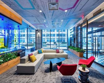 Landing | Stunning 1bd, Gym, Game Room - Falls Church - Lobby