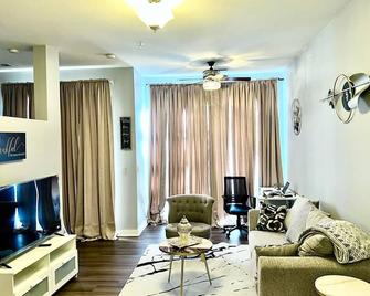 Beautiful Uptown Adventure Apartment - Charlotte - Sala