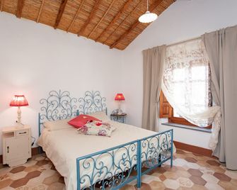 Holiday Home 'Domo Bangone' with Shared Terrace & Wi-Fi - Orosei - Camera da letto