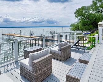 Petit Retreat: The sweetest thing on Cayuga Lake! - Seneca Falls - Balcony