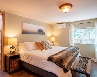 Bungalow near downtown Stevensville offers both rustic charm and small town vibes. - Stevensville - Habitación