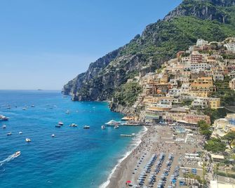 Villa Santa Chiara Positano Suites - Positano