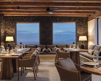 Nero Light - Filled Suites - Fira - Restaurant