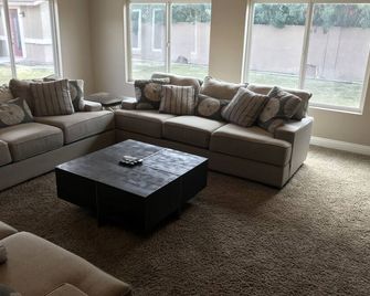 Lake Mead Just Around The Corner - Henderson - Living room