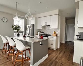 Ventura in Downtown - Abbotsford - Kitchen