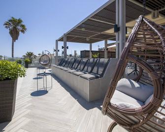 xSuites Hotel - Nea Kydonia - Balkon