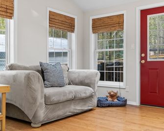 Pocono Lake Escape, includes Golf Cart, Firepit - Blakeslee