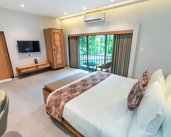 Kings Kraft River Side Resort - Sasan Gir - Bedroom