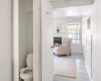 Newly Renovated Basement with Private Bathroom - Herndon - Living room