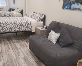 Modern studio with kitchenette and bath - Guelph - Living room