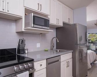 Kihei Bay Surf 227 - Studio Condo - Kihei - Кухня