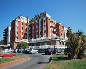 Residence Stella Maris - Pietra Ligure - Building
