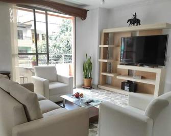 Hermoso Apartamento Envigado a 27 min del poblado Medellin - Envigado - Living room