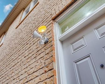 Hidden Gem: Spacious Basement - Milton
