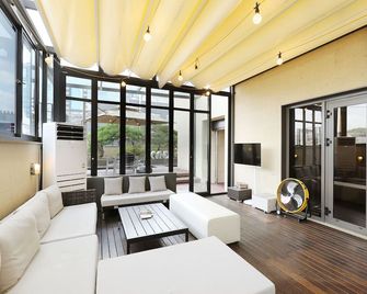 Bundang (Seohyeon) Business Hotel Kind-Kynd - Seongnam - Obývací pokoj