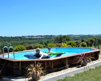 Charming cottages in the heart of the peaceful Breton countryside - Rohan - Piscina