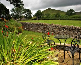 5 Detached Stone Cottage with a Private Indoor Pool (Not Shared) - Ashbourne - Патіо