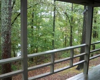 Quiet One and Two Bedroom Condos on Lake Lanier at Port Royale Marina - Gainesville - Balcony