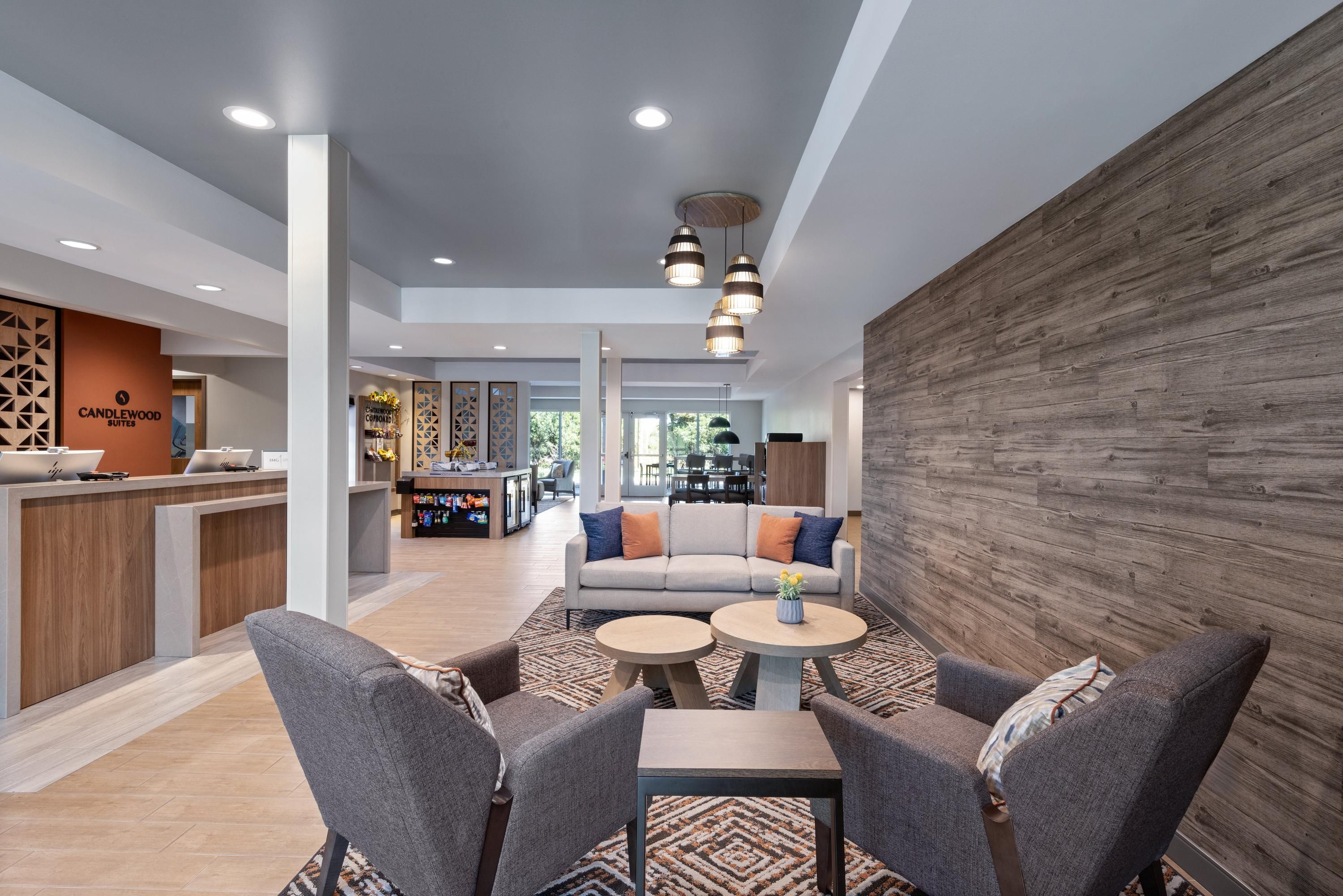 Candlewood Suites Mcpherson By IHG - McPherson - Salónek