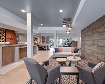 Candlewood Suites Mcpherson By IHG - McPherson - Salónek