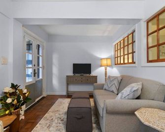 Slice of Seclusion in Downtown Southern Pines - Southern Pines - Living room