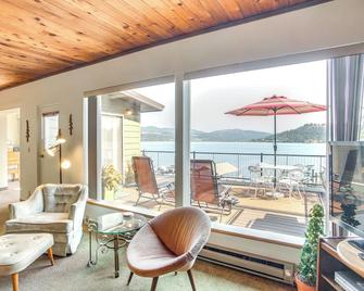 Coeur dAlene, Idaho Lake House with Beautiful Views! - Worley - Sala de estar