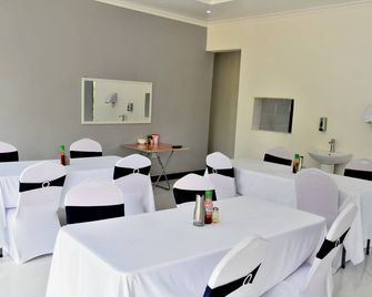 Alexandrina's Corner - Chipata - Restaurante