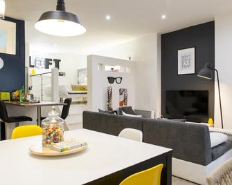 Unsejouranantes- Loft Cassard - Nantes - Essbereich
