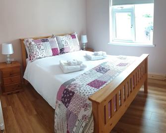 Reed Warbler Cottage, Ballinrobe - central to anything you might want to see/do - Ballinrobe - Bedroom