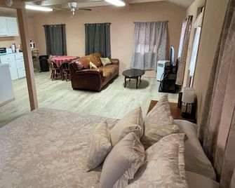 Mountain Avenue Cozy Cabin - Springerville - Wohnzimmer