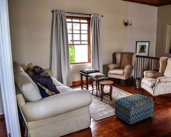 137 High Street Guest House - Grahamstown - Living room