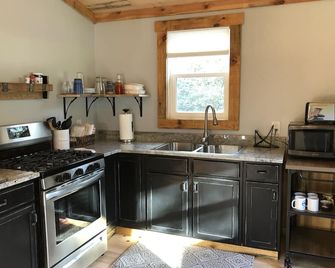 Magnolia Cabin - Johnson City - Kitchen