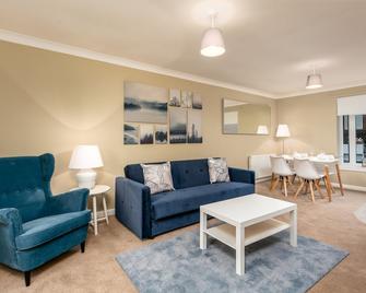 Cairn Suite - Donnini Apartments - Ayr - Oturma odası