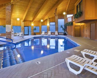 Quality Inn Marshall near I-69 - Marshall - Pool