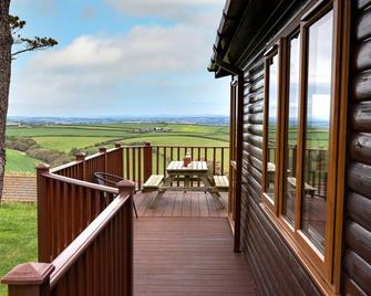 Finest Retreats - Whitsand Bay Lodge - Torpoint - Balcony