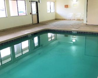 American Inn & Suites - Albuquerque - Havuz