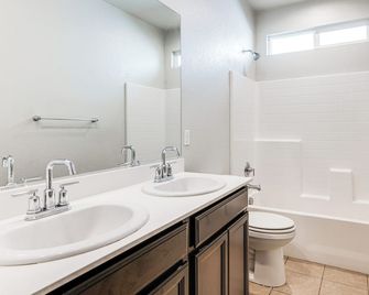 Wfh-Friendly Getaway With Yard In Mantec - Manteca - Bathroom