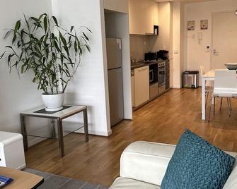 Port Spirit Modern Apartment + Parking + Balcony in Port Melbourne - Melbourne
